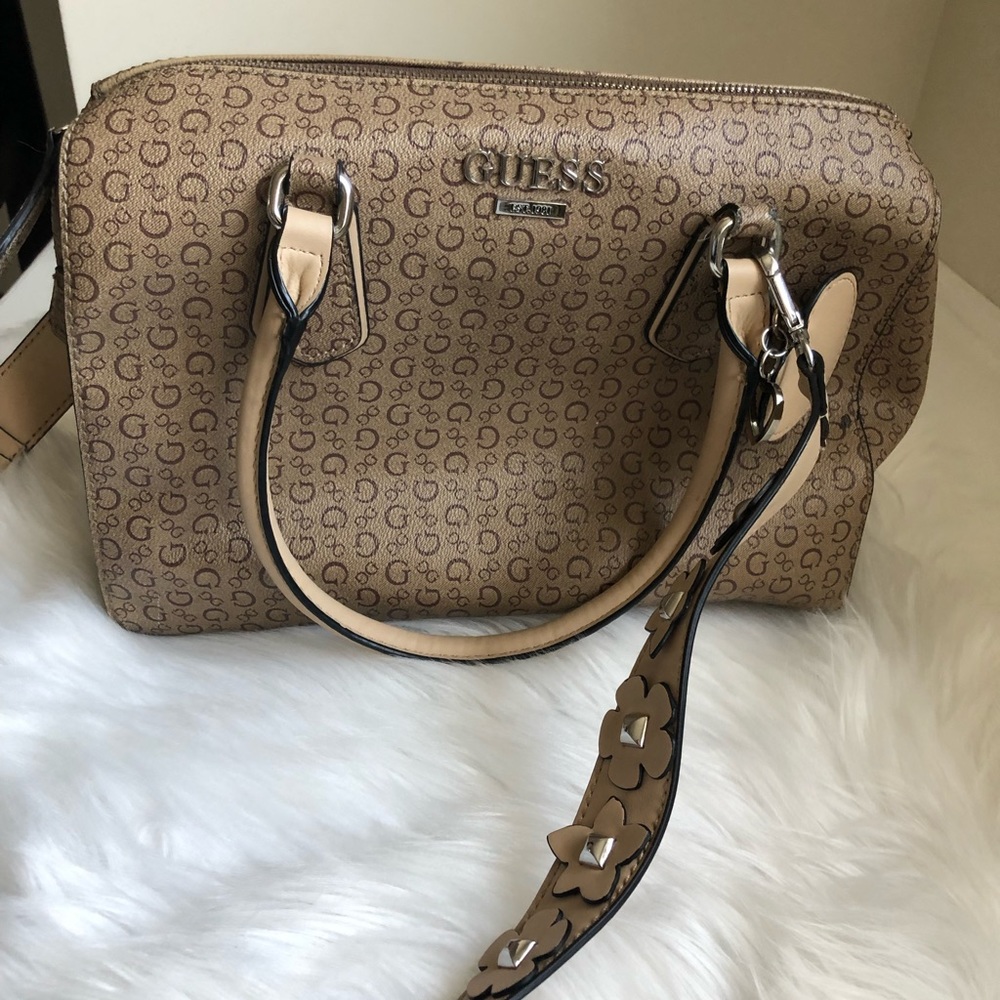 Guess purse very beautiful brown colour